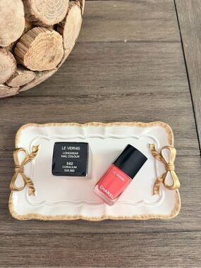 CHANEL Le Vernis 562 Corailium Coral Pink Nail Polish